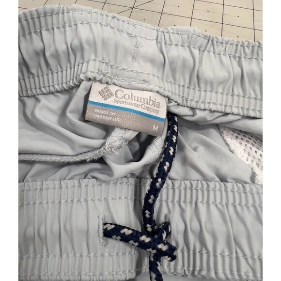 Columbia Women's PFG Backcast Casual Shorts - Cirrus Grey Sz. M w/Flaw - Picture 5 of 8